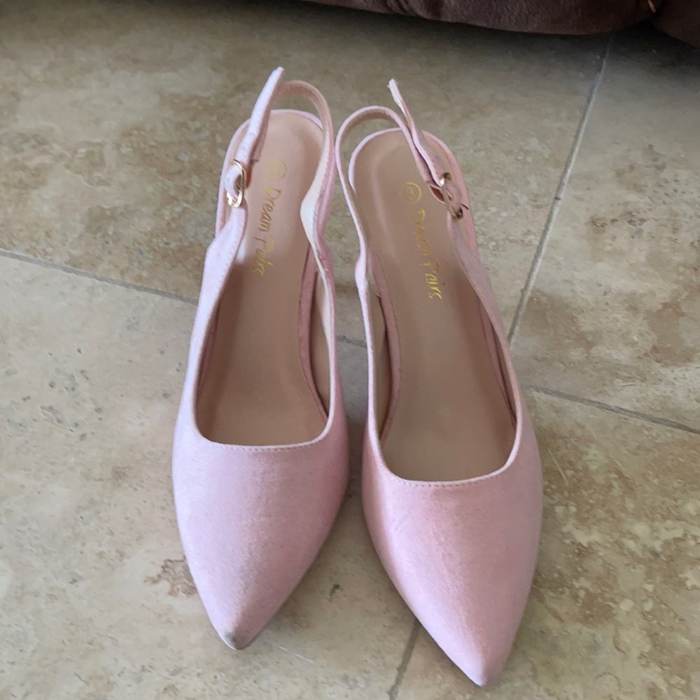 Dram pairs brand . size 8 . color pink
